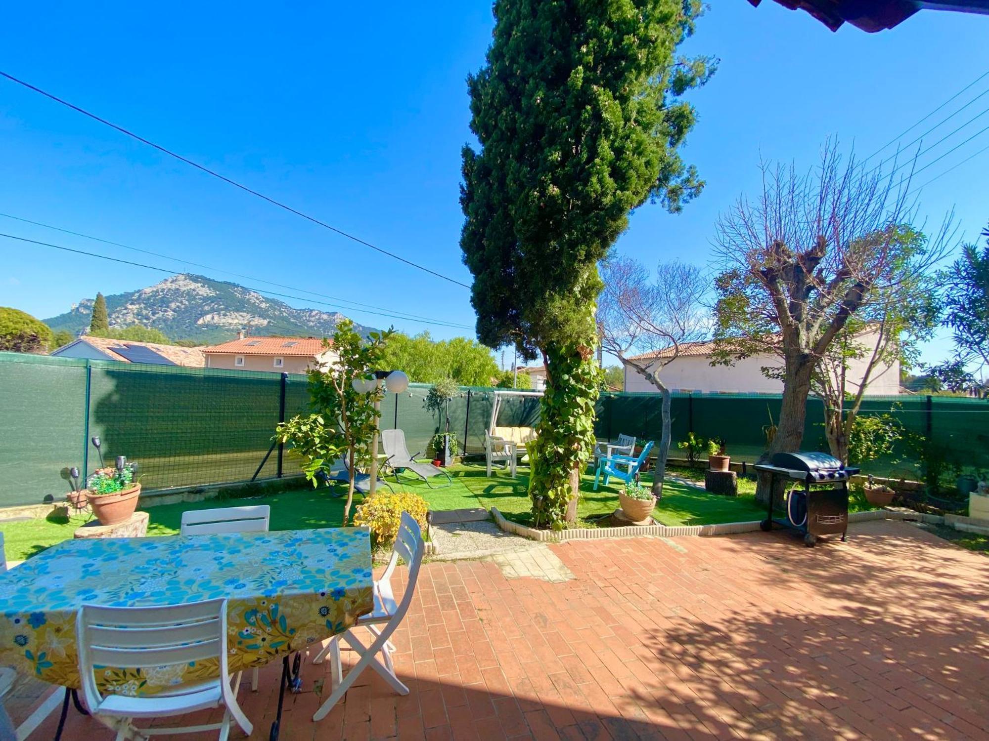 F4 Ideal Pro Ou Famille, 80 M2 Rdc Avec Jardin&terrasse Prives, Parking Gratuit, Calme, Wifi Free Pop, Clim Reversible, Balancelle, Transats, Bbq, Dans Petit Batiment, 15 Min De La Et Base Navale, 10 Min De La Gare Sncf Et Routiere Toulon