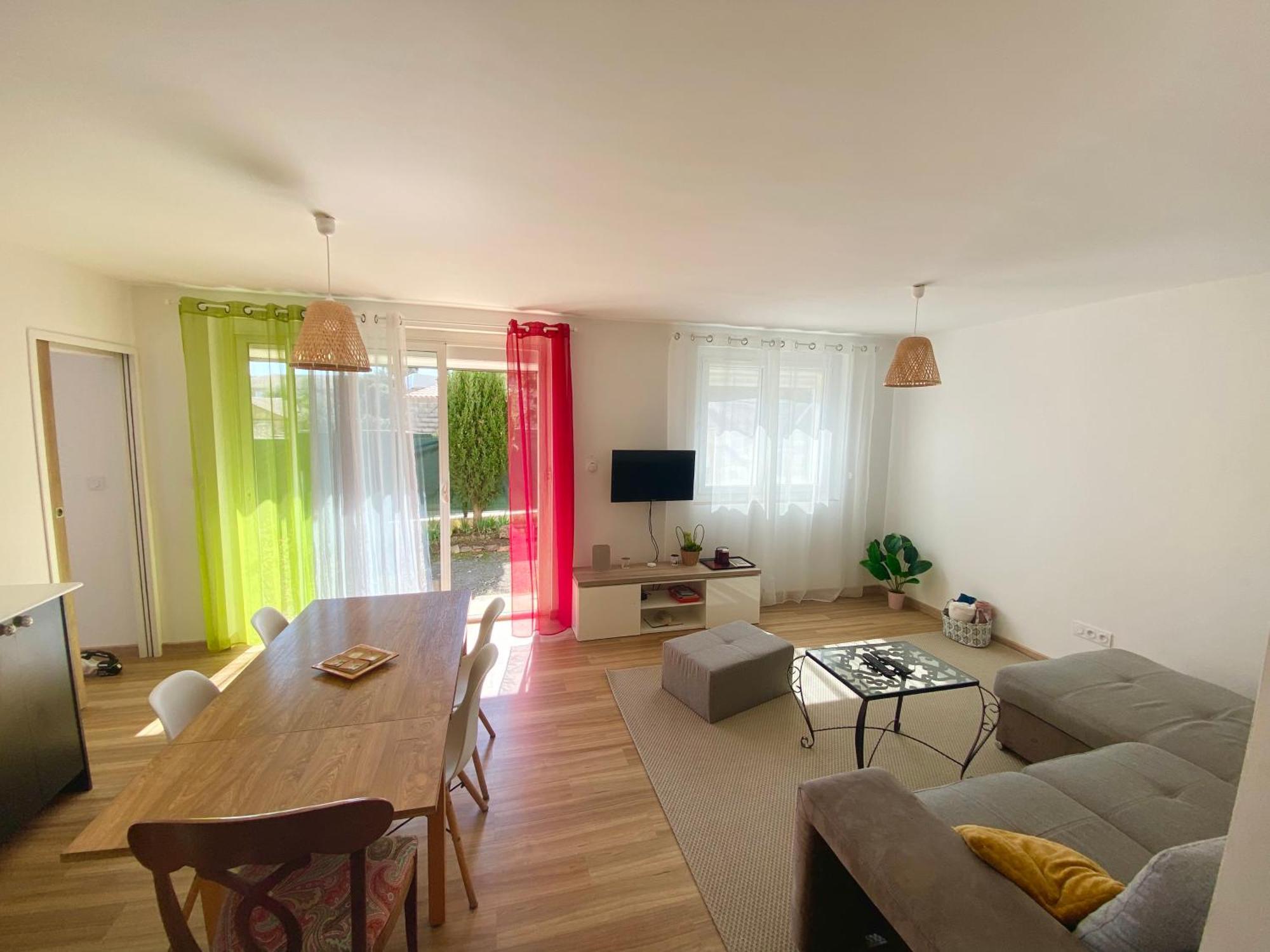 F4 Ideal Pro Ou Famille, 80 M2 Rdc Avec Jardin&terrasse Prives, Parking Gratuit, Calme, Wifi Free Pop, Clim Reversible, Balancelle, Transats, Bbq, Dans Petit Batiment, 15 Min De La Et Base Navale, 10 Min De La Gare Sncf Et Routiere