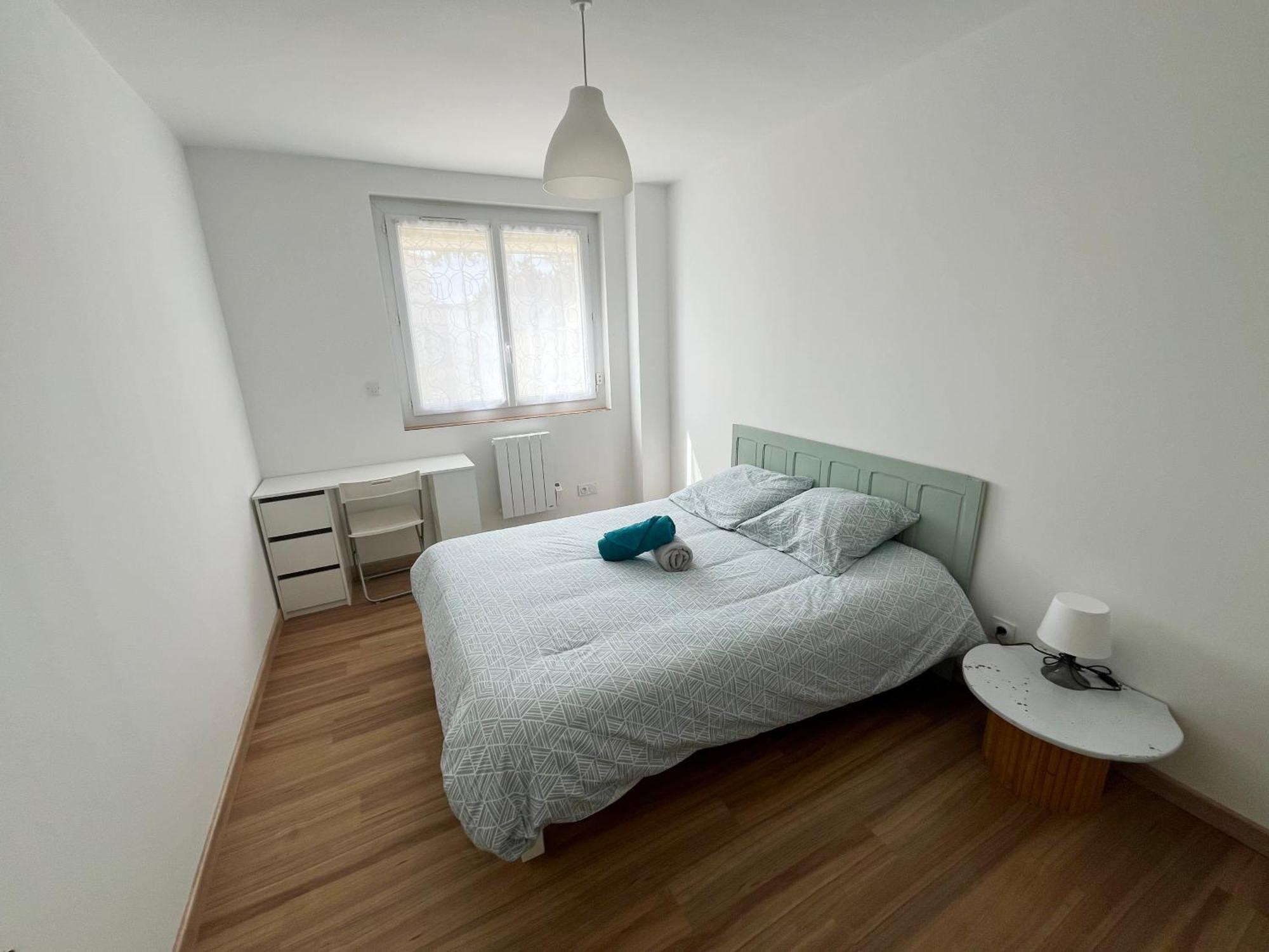 F4 Ideal Pro Ou Famille, 80 M2 Rdc Avec Jardin&terrasse Prives, Parking Gratuit, Calme, Wifi Free Pop, Clim Reversible, Balancelle, Transats, Bbq, Dans Petit Batiment, 15 Min De La Et Base Navale, 10 Min De La Gare Sncf Et Routiere Appartement Toulon