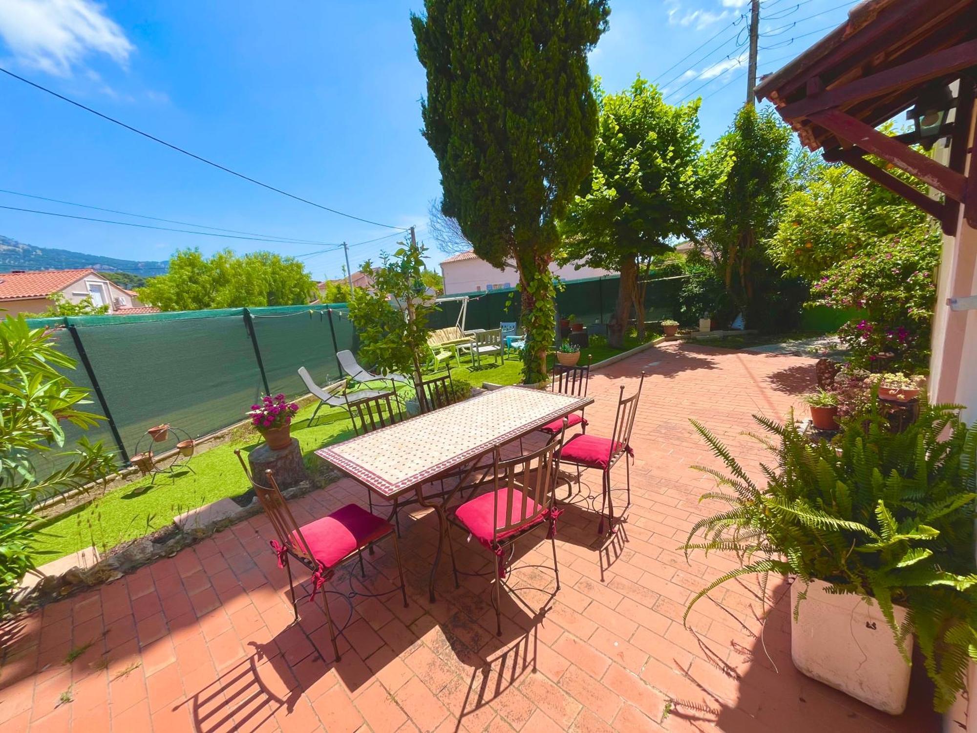 F4 Ideal Pro Ou Famille, 80 M2 Rdc Avec Jardin&terrasse Prives, Parking Gratuit, Calme, Wifi Free Pop, Clim Reversible, Balancelle, Transats, Bbq, Dans Petit Batiment, 15 Min De La Et Base Navale, 10 Min De La Gare Sncf Et Routiere *